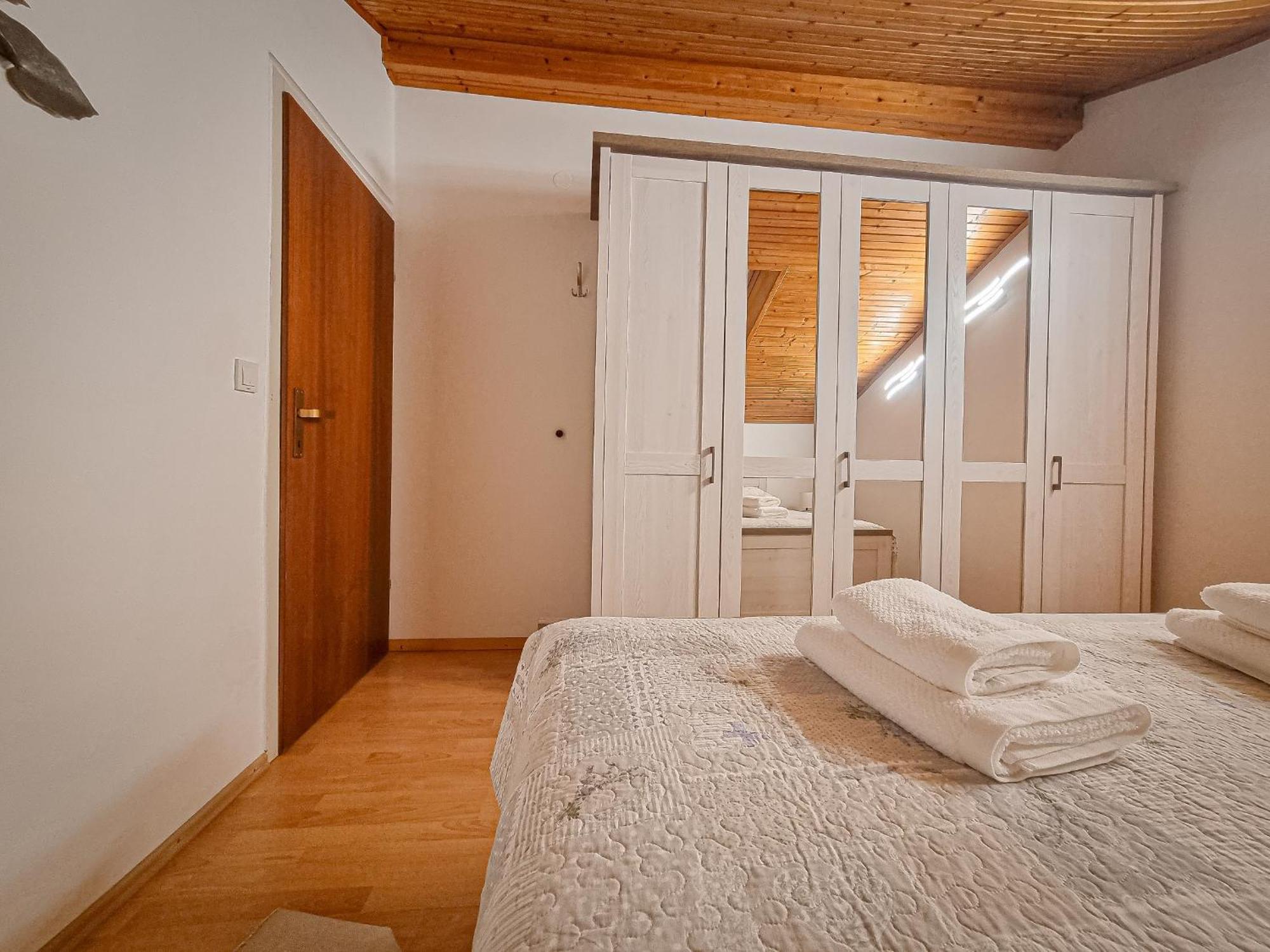 Apartments Marija Nada Malinska Exterior photo